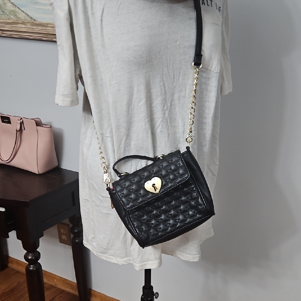 Chic Black Quilted Crossbody Bag with Gold Accents